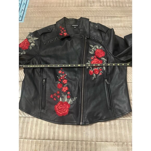 Torrid Moto Jacket Womens Size 0 Black Rose Floral Embroidered Studded Zip - Picture 12 of 12